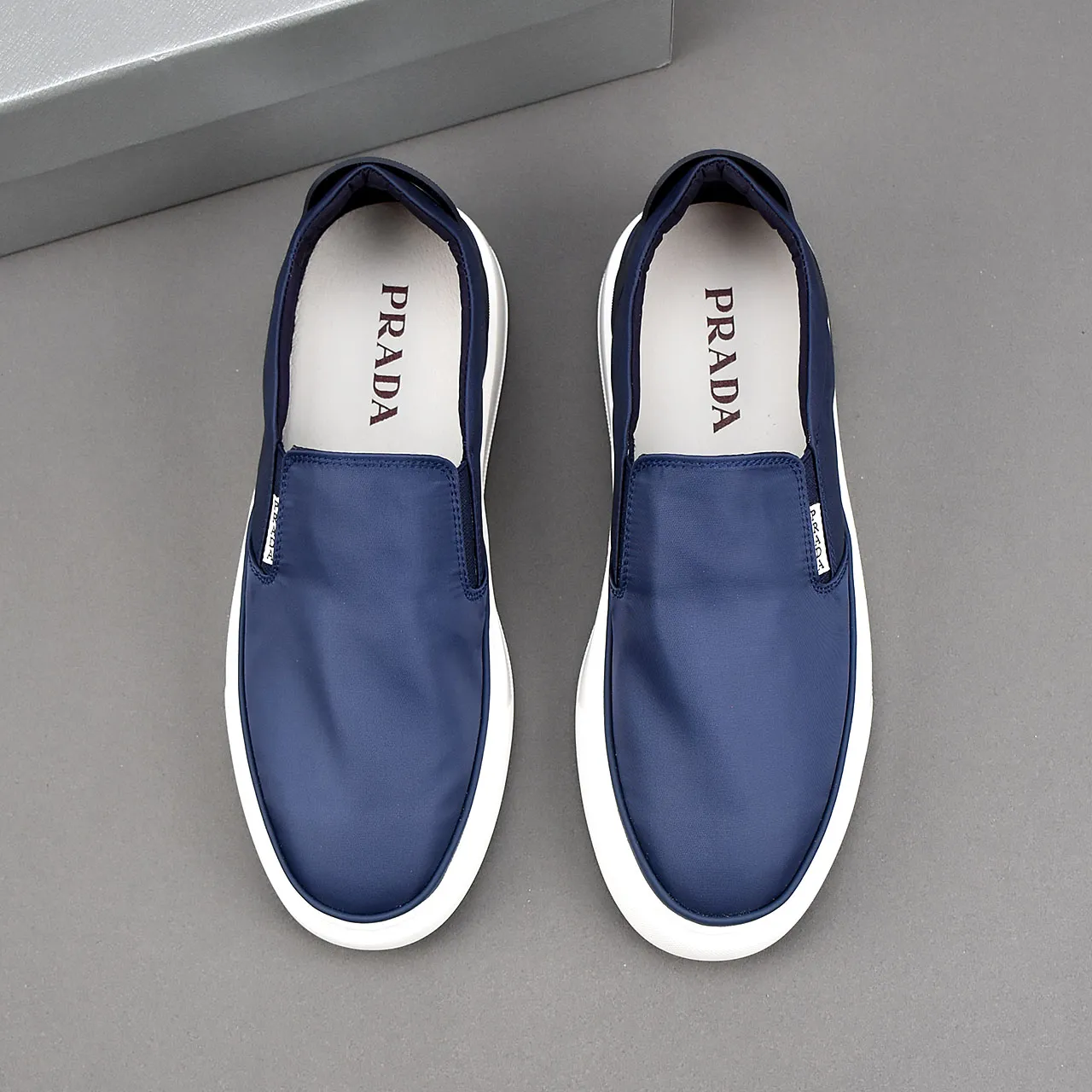 PP400❣️❣️❣️Prada breathable cloth shoes, the upper is made of comfortable and breathable fabric, and the ultra-light soft foam outsole. Men's size 39-44.